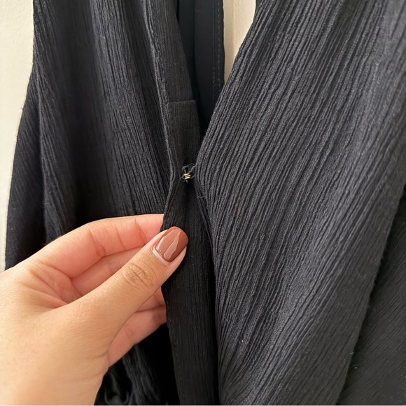 Anthropologie Bionda Plisse jumpsuit Sleeveless Gauzy v neck in Black size small - Picture 8 of 11